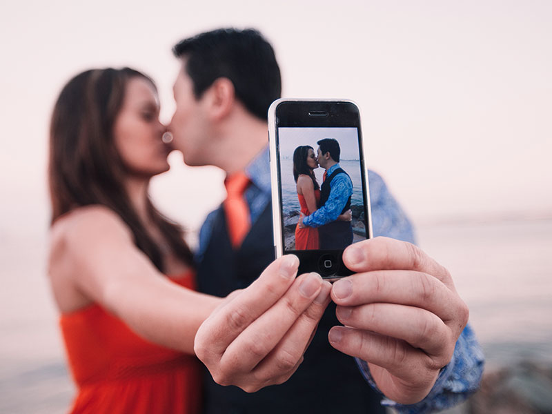 The Impact of Social Media on Relationships: Navigating Love in the Digital Age